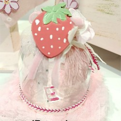 Επίσημη συσκευασία πολυτελείας βαπτιστικού σταυρού "Φράουλα / Φραουλόσπιτο"