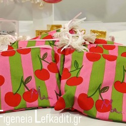 Χειροποίητες Μπομπονιέρες Βάπτισης Cherry – Υφασμάτινα Πορτοφολάκια με Αρχικό Ονόματος