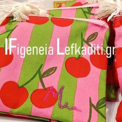 Χειροποίητες Μπομπονιέρες Βάπτισης Cherry – Υφασμάτινα Πορτοφολάκια με Αρχικό Ονόματος